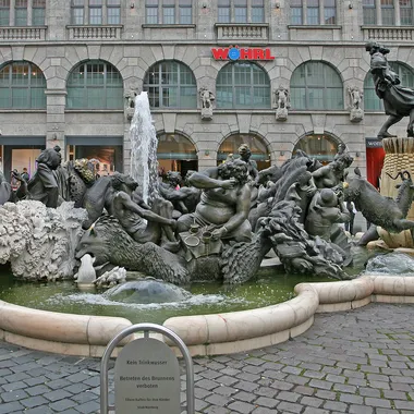 Ehekarussell - 00 2852 Hans Sachs-Brunnen in Nürnberg