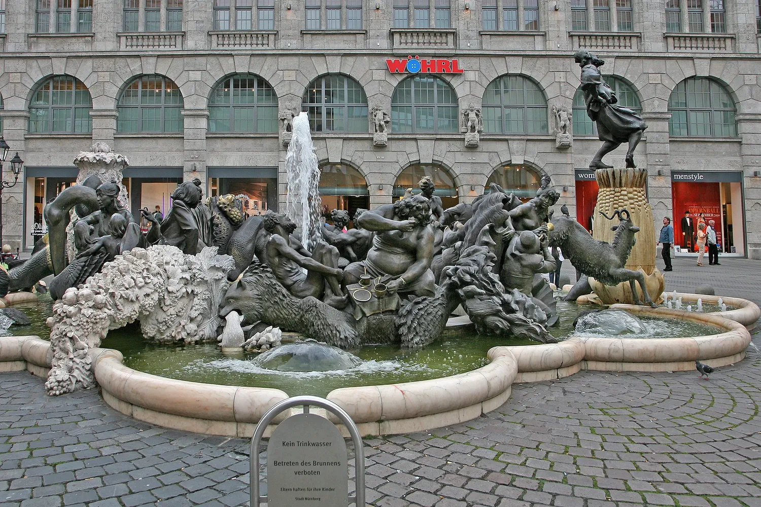 Ehekarussell - 00 2852 Hans Sachs-Brunnen in Nürnberg