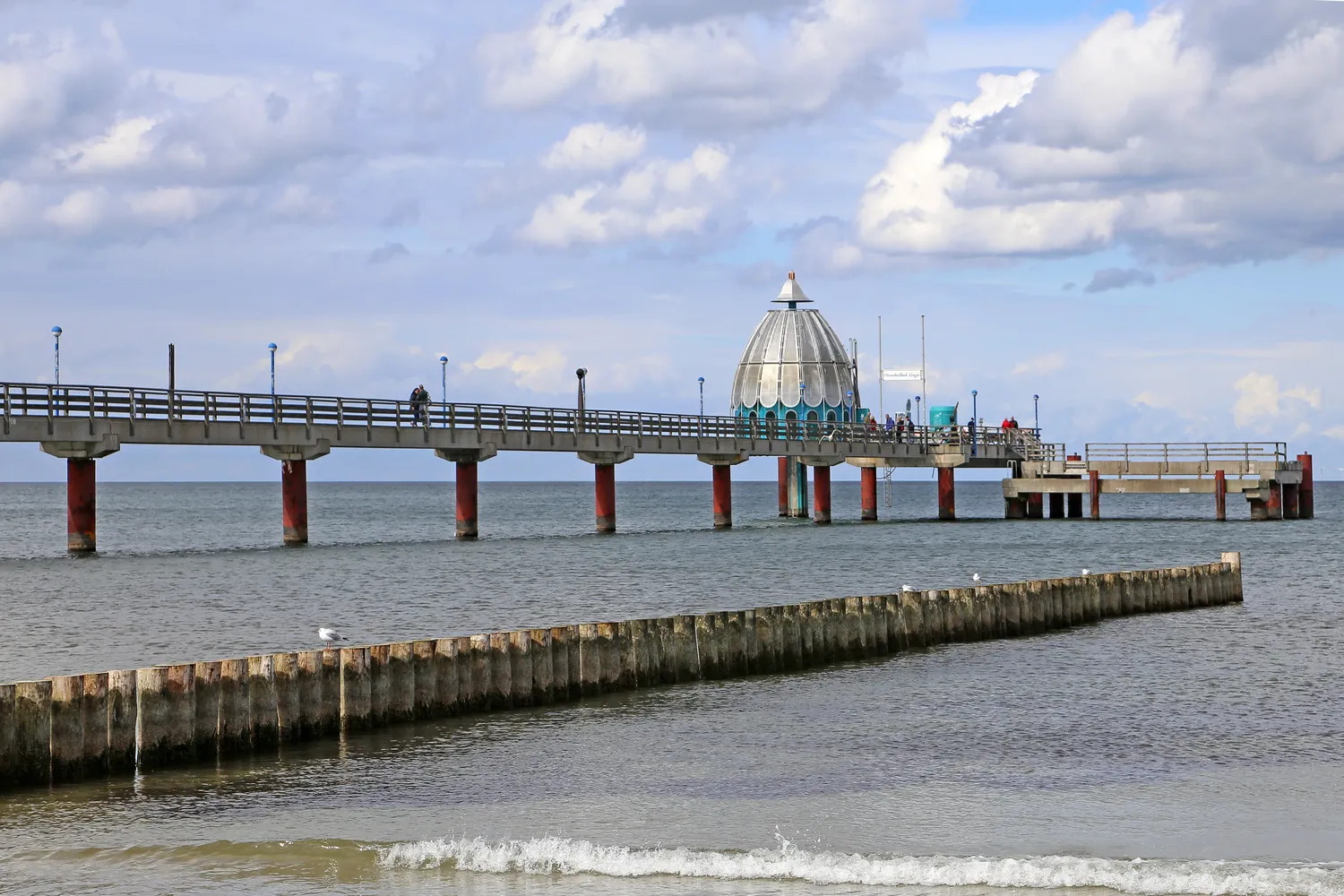 Zingst - 00 3797 Zingst, Seebrücke mit Tauchgondel