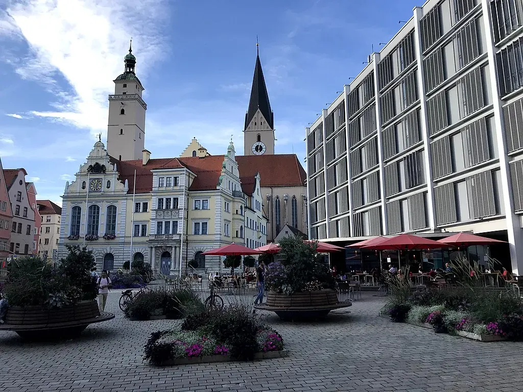 1024px-ger_ingolstadt_rathausplatz_011.webp