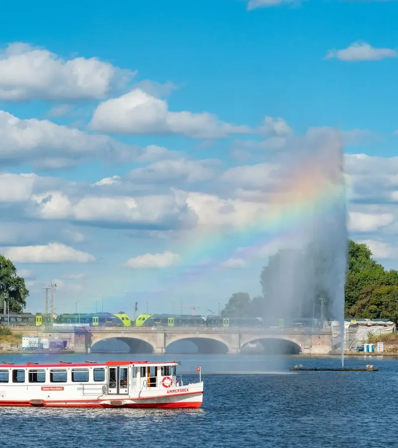Mehr zu Um die Außenalster