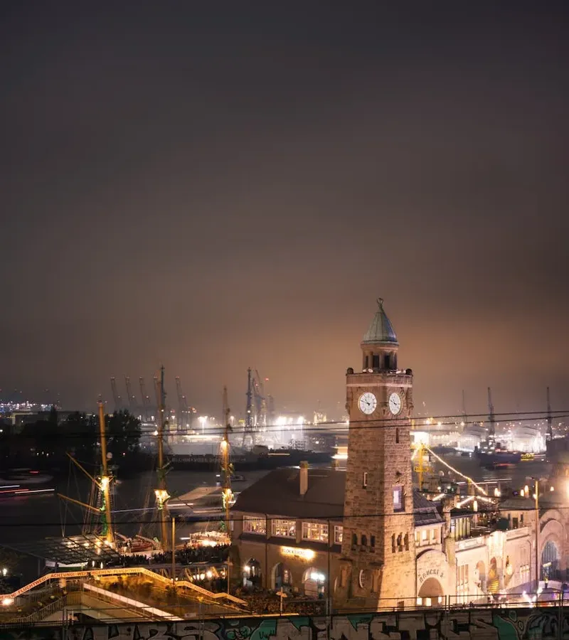 Alter Elbtunnel und Landungsbrücken