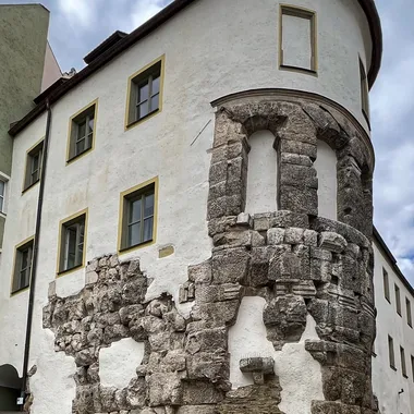 Das Porta Praetoria und das Römische Museum - 2023-04-29 Porta Praetoria Regensburg 2