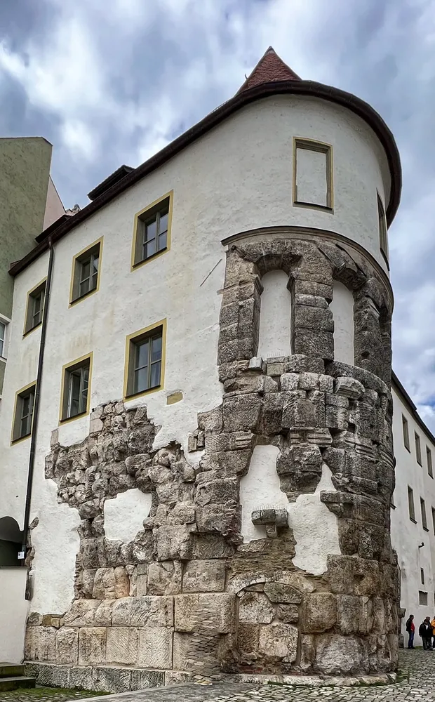 Das Porta Praetoria und das Römische Museum - 2023-04-29 Porta Praetoria Regensburg 2