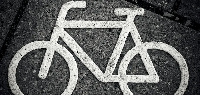 Fußwege und Fahrradwege blockieren