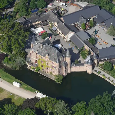 Burg Satzvey - Aerial image of Burg Satzvey (view from the east)