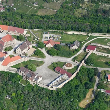 Schloss Neuenburg - Aerial image of Neuenburg Castle in Freyburg (view from the southeast)