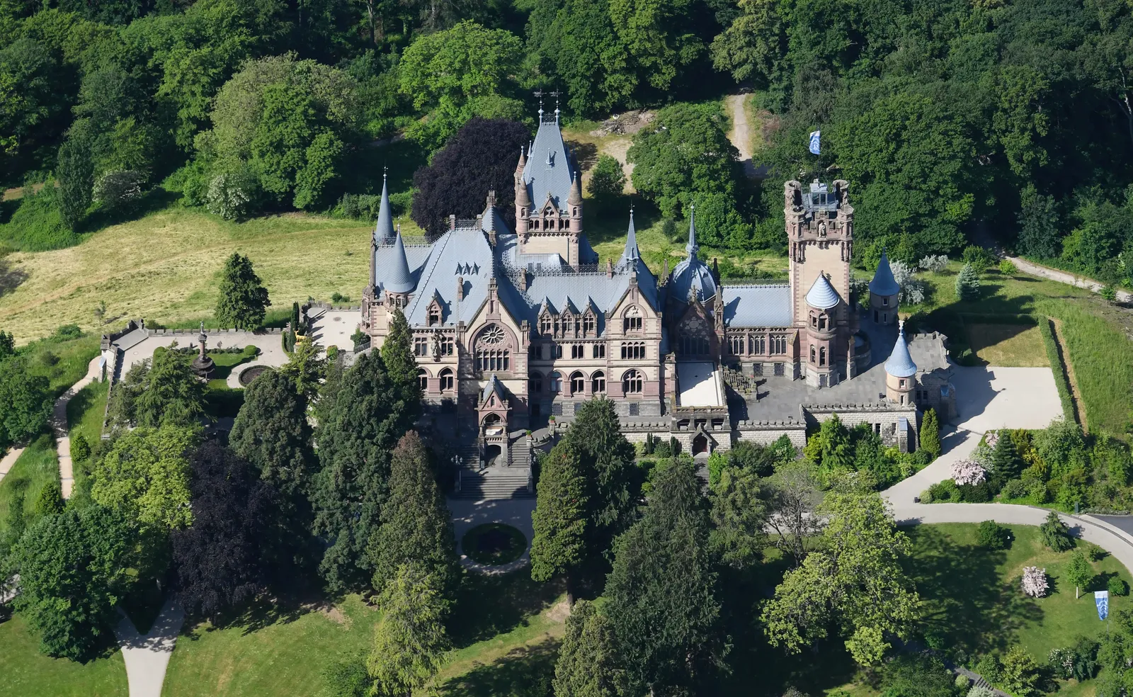Schloss Drachenburg - Aerial image of Schloss Drachenburg (view from the northeast)
