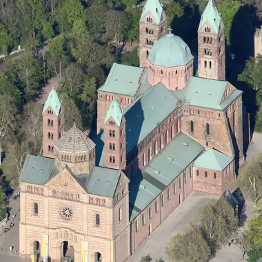Speyerer Dom - Aerial image of the Speyer Cathedral (view from the southwest) (cropped)
