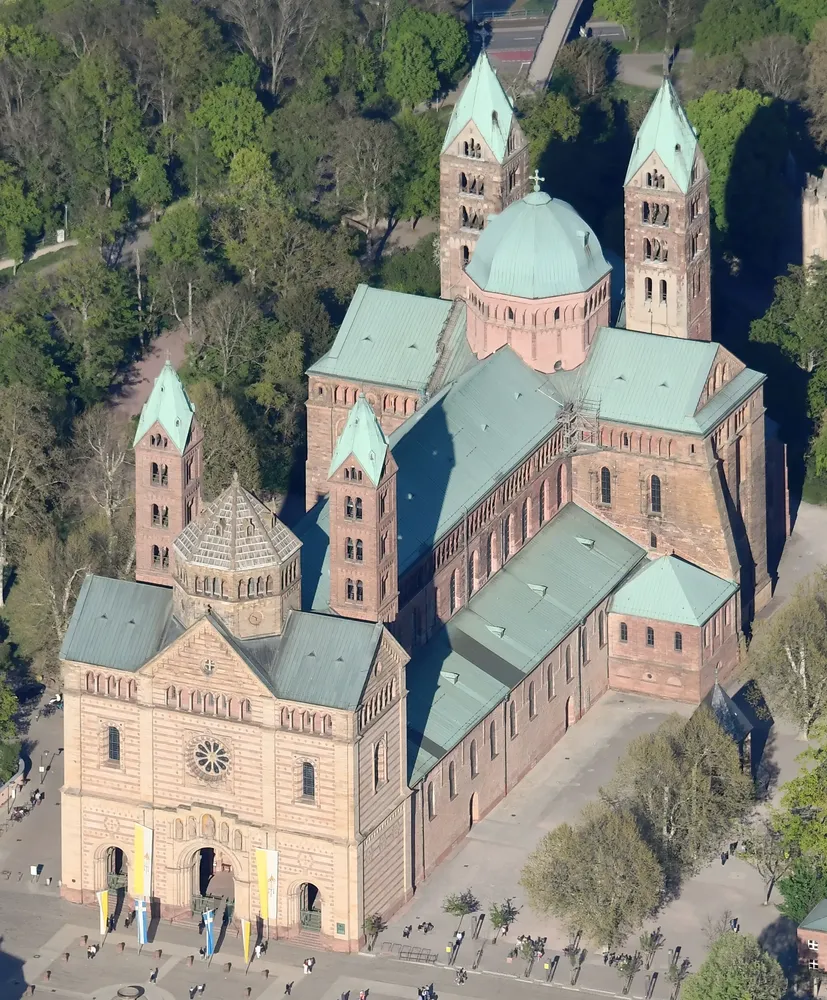 Speyerer Dom - Aerial image of the Speyer Cathedral (view from the southwest) (cropped)