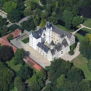 Schloss Wolfsburg - Aerial image of Wolfsburg Castle (view from the south)