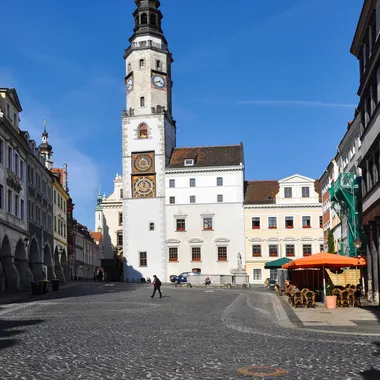 Altes Rathaus und Schlesischer Christkindelmarkt - Altes Rathaus Görlitz in der Morgensonnen