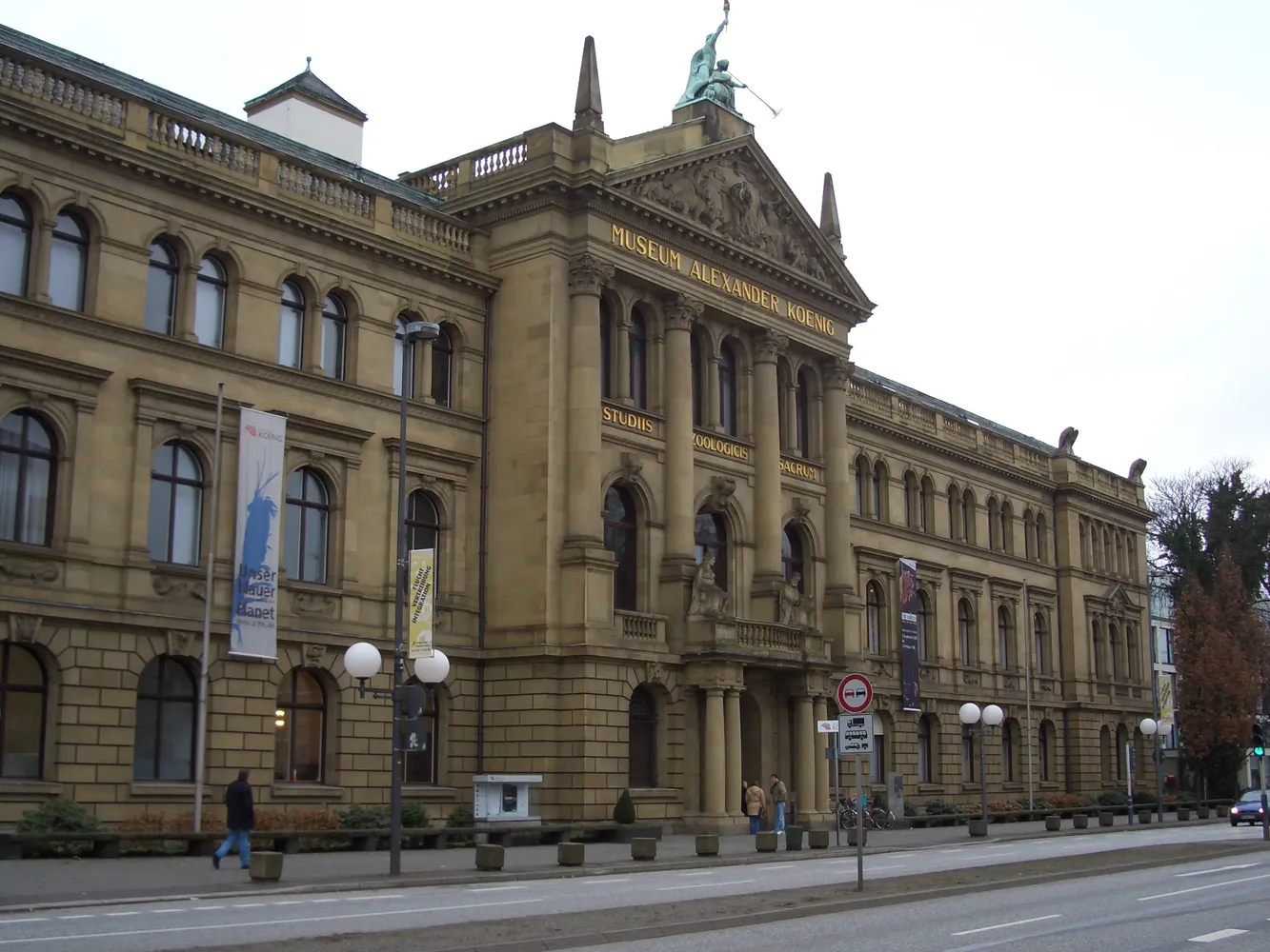 Zoologische Forschungsmuseum Alexander Koenig / Museum Koenig - Außenfassade des Museums Koenig in Bonn