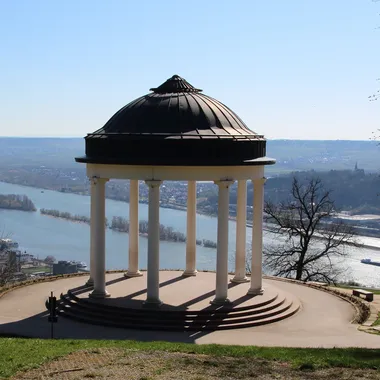 Niederwaldtempel - Aussichtstempel Monopteros Landschaftspark Niederwald Rüdesheim am Rhein (01)