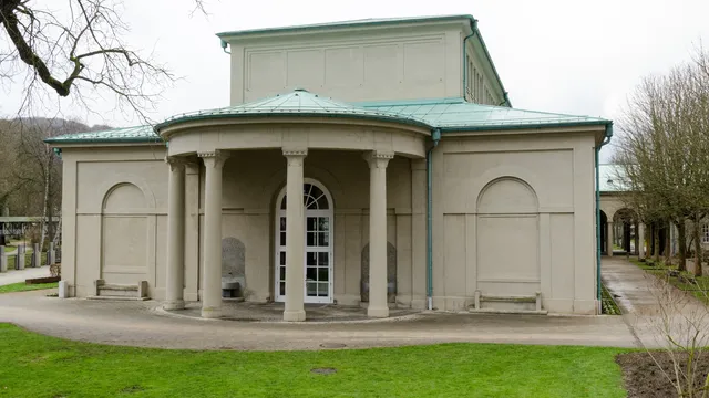 Brunnenhalle & Wandelhalle