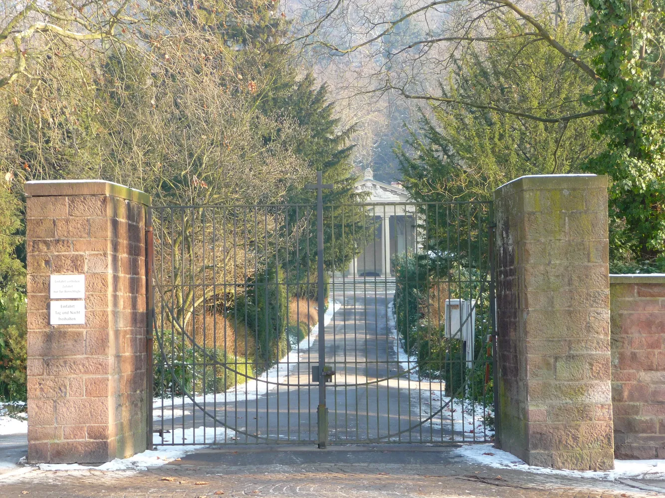 Bergfriedhof - Bergfriedhof Haupteingang