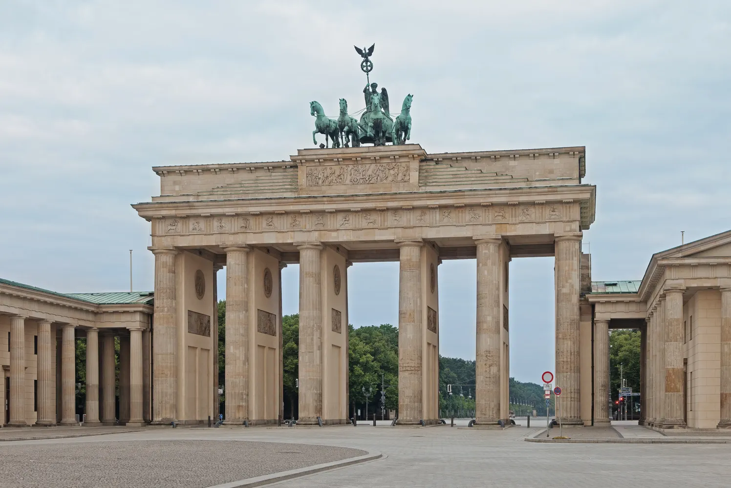 Brandenburger Tor / Pariser Platz - Brandenburger Tor morgens