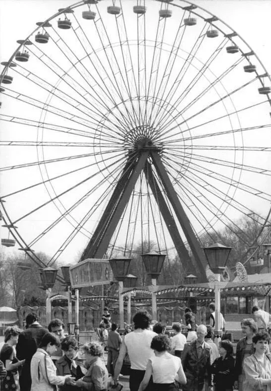 Verlassener Spreepark Plänterwald - Bundesarchiv Bild 183-1985-0404-021, Berlin, Kulturpark Plänterwald, Riesenrad