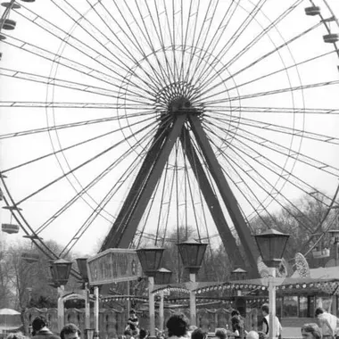 Verlassener Spreepark Plänterwald - Bundesarchiv Bild 183-1985-0404-021, Berlin, Kulturpark Plänterwald, Riesenrad