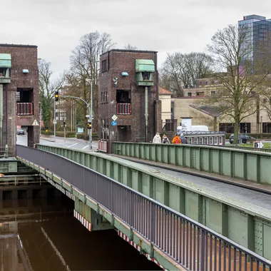 Cäcilienbrücke und Hafen Oldenburg - Cäcilienbrücke und Staatsarchiv 20141230