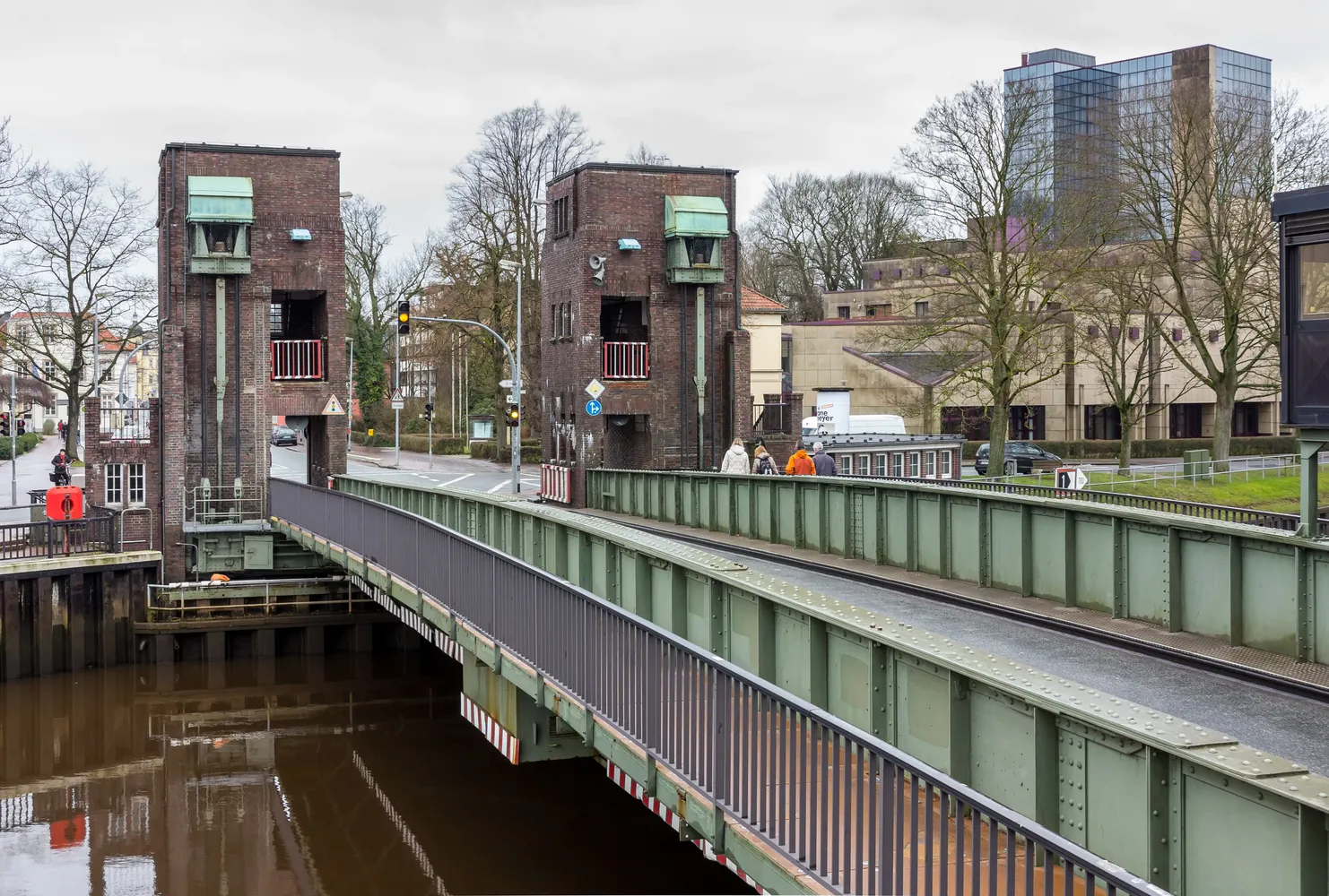 Cäcilienbrücke und Hafen Oldenburg - Cäcilienbrücke und Staatsarchiv 20141230