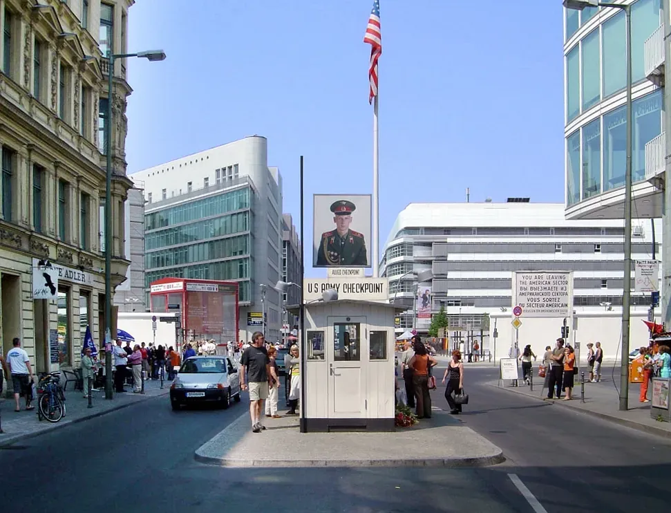 Checkpoint Charlie - Checkpoint Charlie Berlin