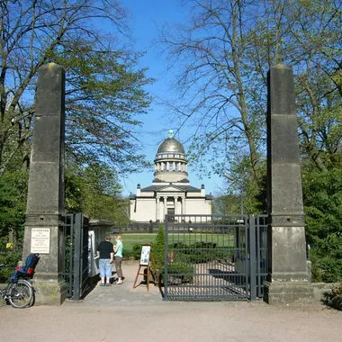 Tierpark Dessau - Dessau, Mausoleum, Eingang zum Tierpark