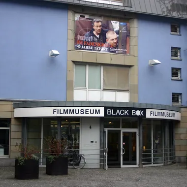 Filmmuseum Düsseldorf - Eingang Filmmuseum und Kino Black Box, Düsseldorf 2011