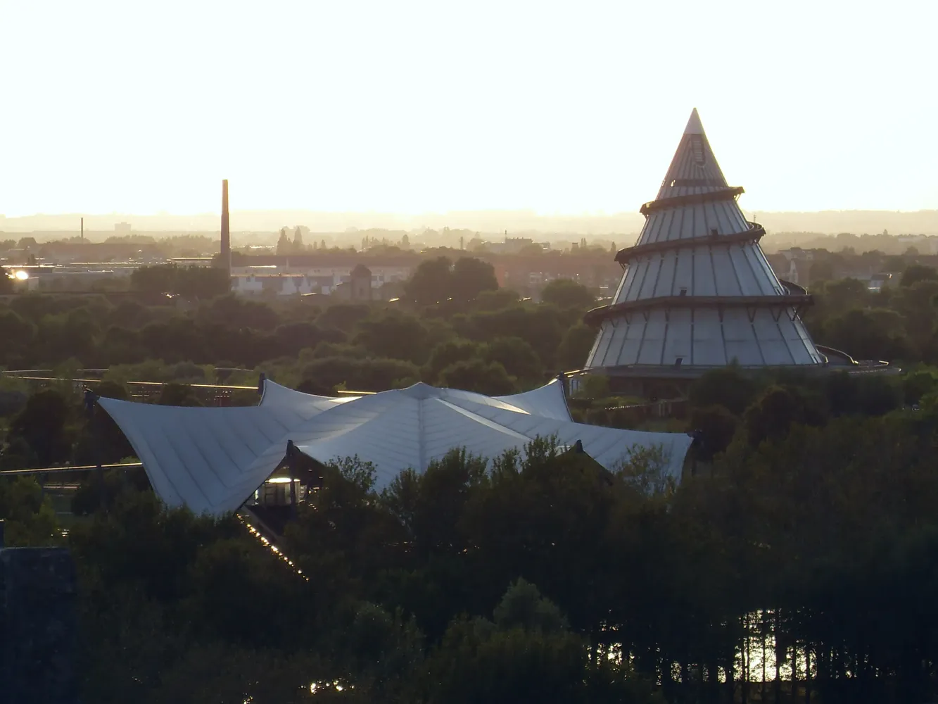 Elbauenpark mit Jahrtausendturm - Elbauenpark