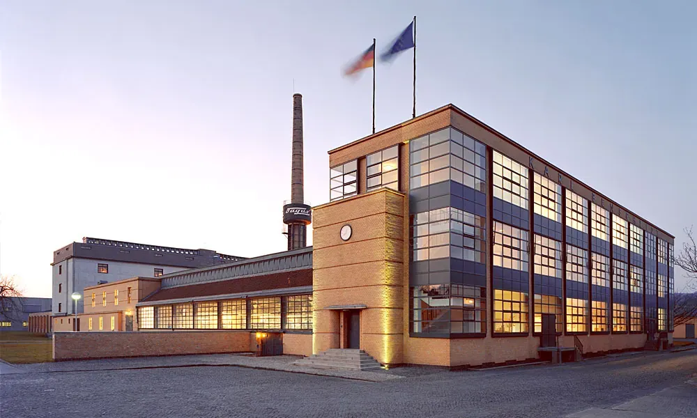Fagus-Werk Alfeld - Fagus Gropius Hauptgebaeude 200705 wiki front