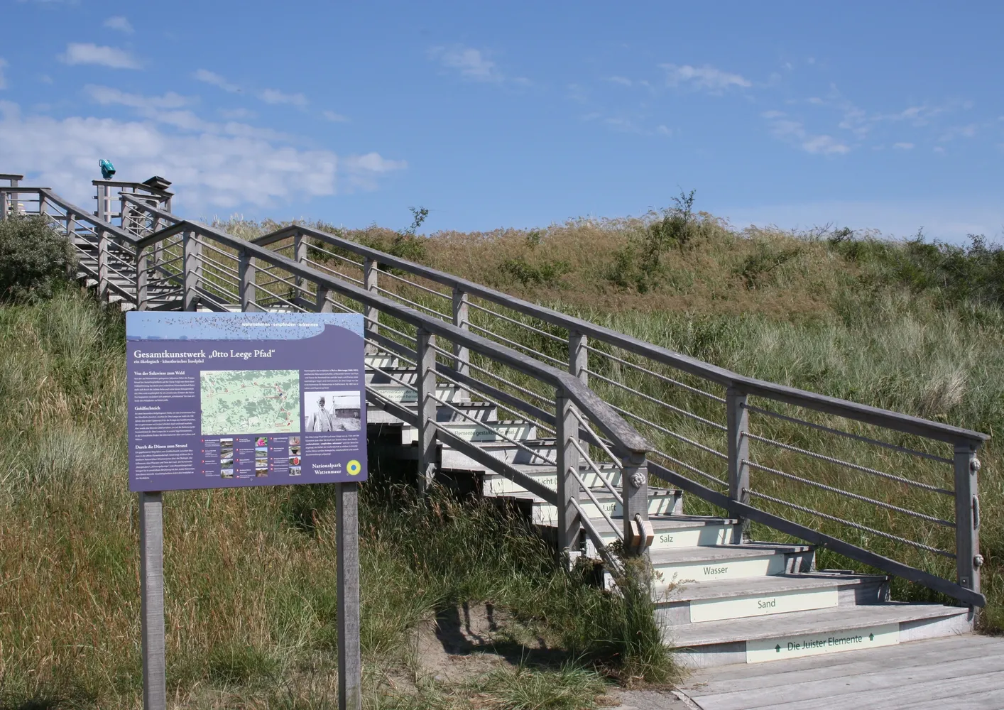 Otto-Leege-Pfad - Gesamtkunstwerk Otto Leege Pfad, Juist, Aufgang zum Holzbohlenweg