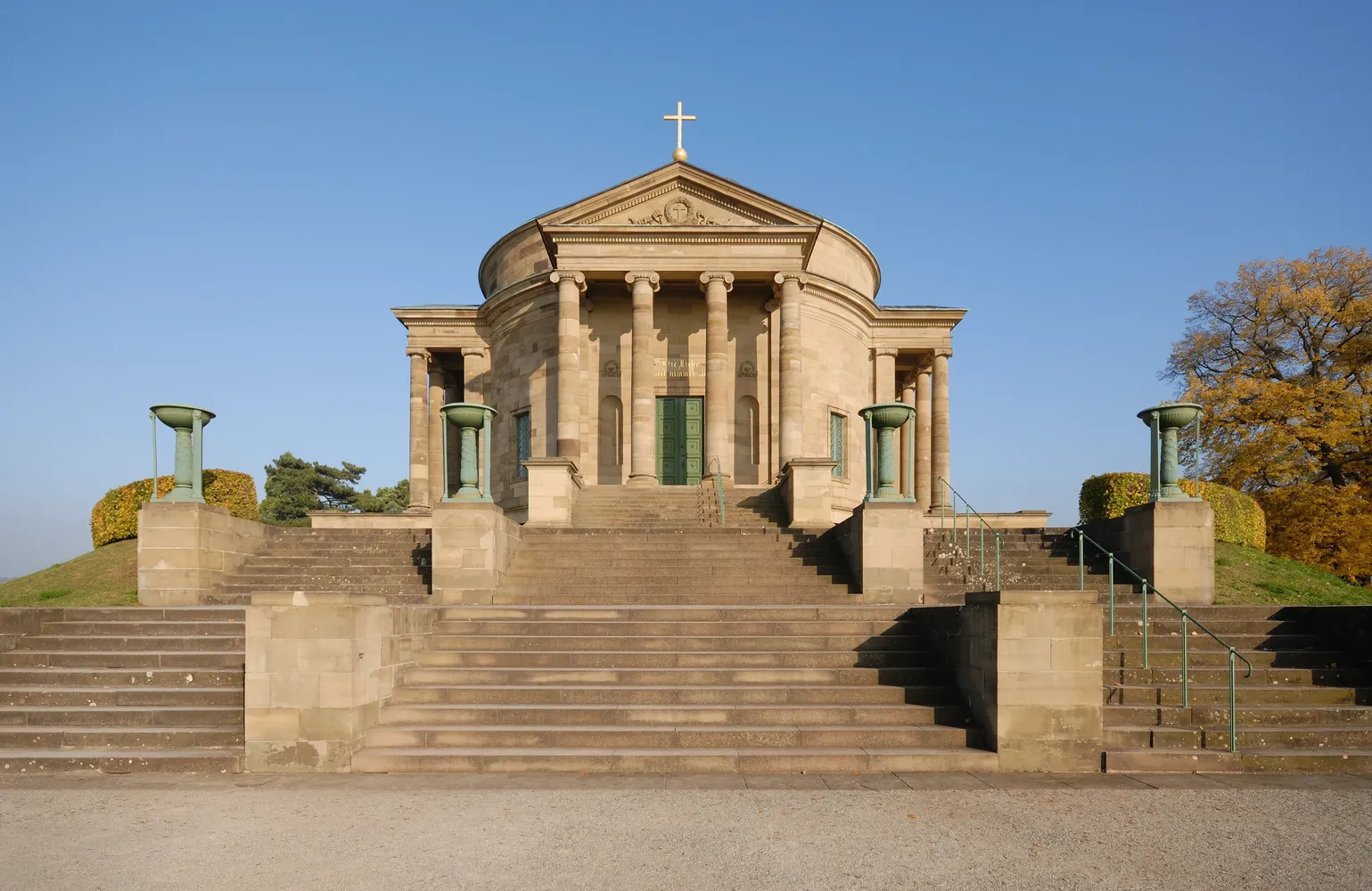 Grabkapelle auf dem Württemberg - Grabkapelle Württemberg Eingang (2009)