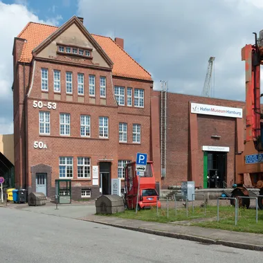Deutsches Hafenmuseum Standort Schuppen 50A - Kaischuppen 50 (Hamburg-Kleiner Grasbrook).Kopfbau.2.13018.ajb