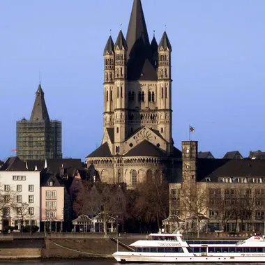 Groß St. Martin - Koeln gross st martin rheinseite