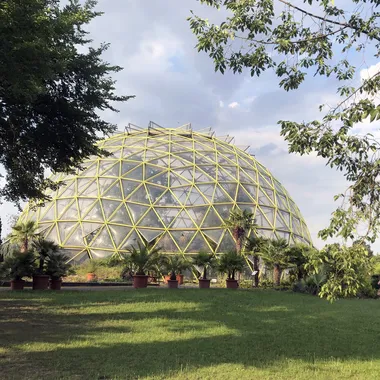 Botanischer Garten - Kuppelgewächshaus im Botanischer Garten Düsseldorf Juli 2020