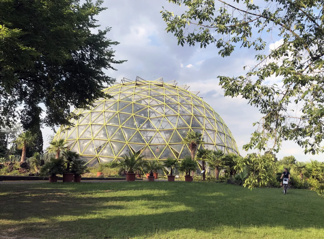 Botanischer Garten - Kuppelgewächshaus im Botanischer Garten Düsseldorf Juli 2020