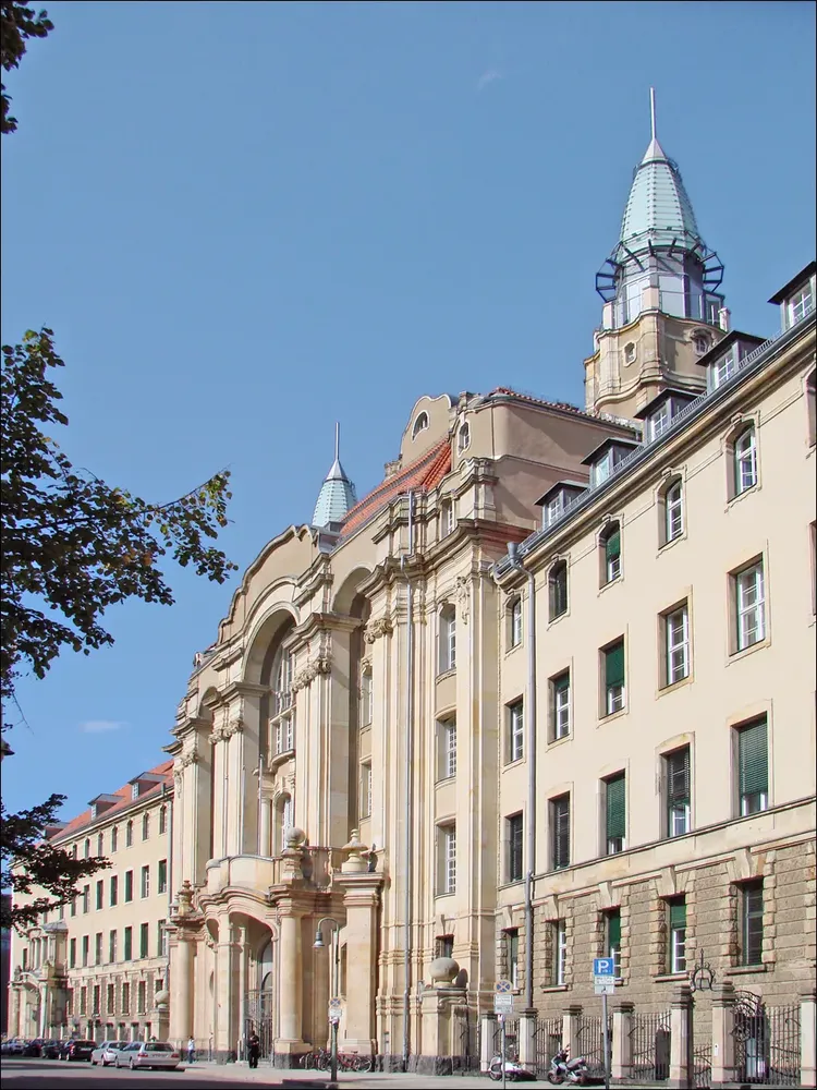 Amtsgericht Mitte - Le palais de justice de Littenstrasse (Berlin) (6303550695)