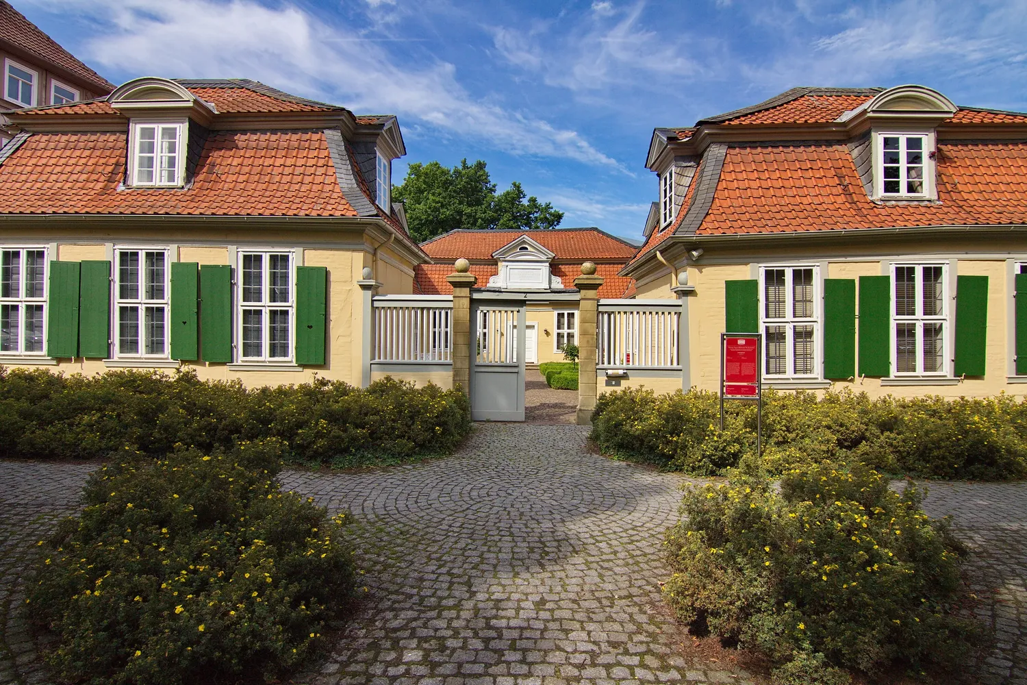 Lessinghaus - Lessings Hofbeamtenhaus von 1738 in Wolfenbüttel IMG 1418