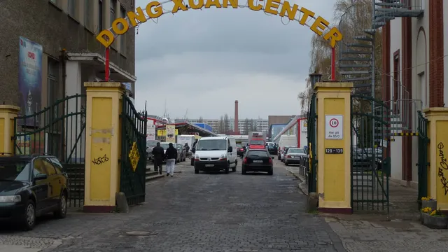Dong Xuan Center