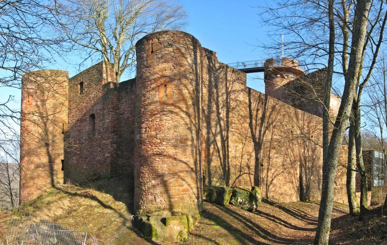 Burg Montclair in Mettlach - Montclair neu
