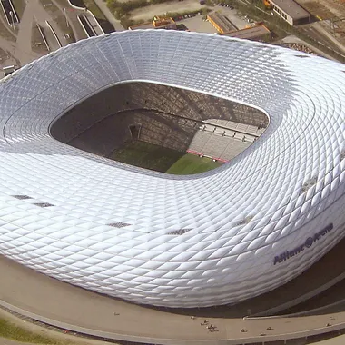 Allianz Arena und FC Bayern Museum - München - Allianz-Arena (Luftbild)