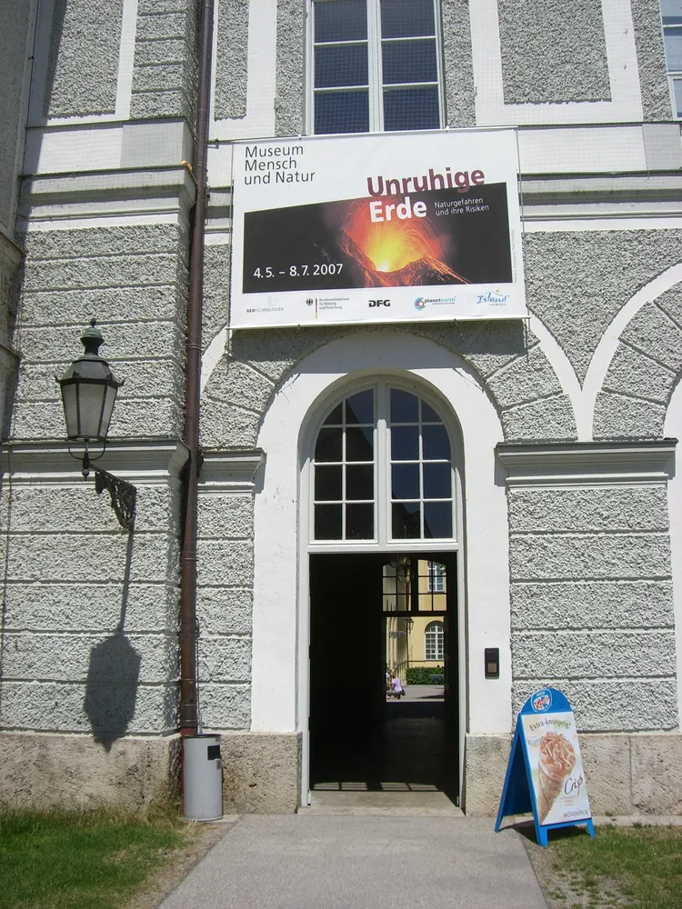 Museum Mensch und Natur - Naturkundemuseum - München - Museum Mensch und Natur (Zugang aus dem Schlossrondell)
