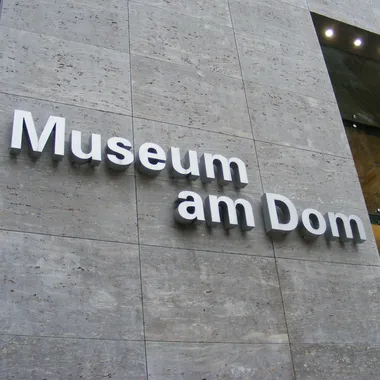 Museum am Dom - Museum am Dom, Kilianshaus (Würzburg) - Schriftzug