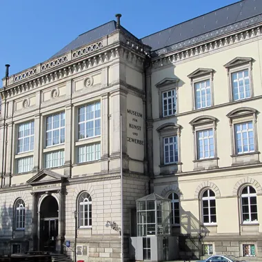 Museum für Kunst und Gewerbe - Museum für Kunst und Gewerbe Hamburg, Ostfassade mit Hauptportal
