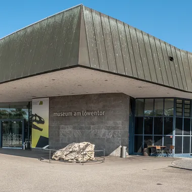 Naturkundemuseum Stuttgart - MuseumLöwentor-pjt2