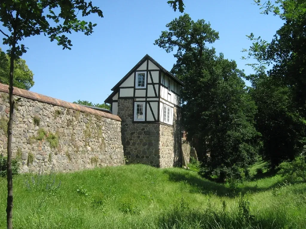 Mittelalterliche Wehranlage Neubrandenburg - NB-Wiekhaus-11-IV-2007-113