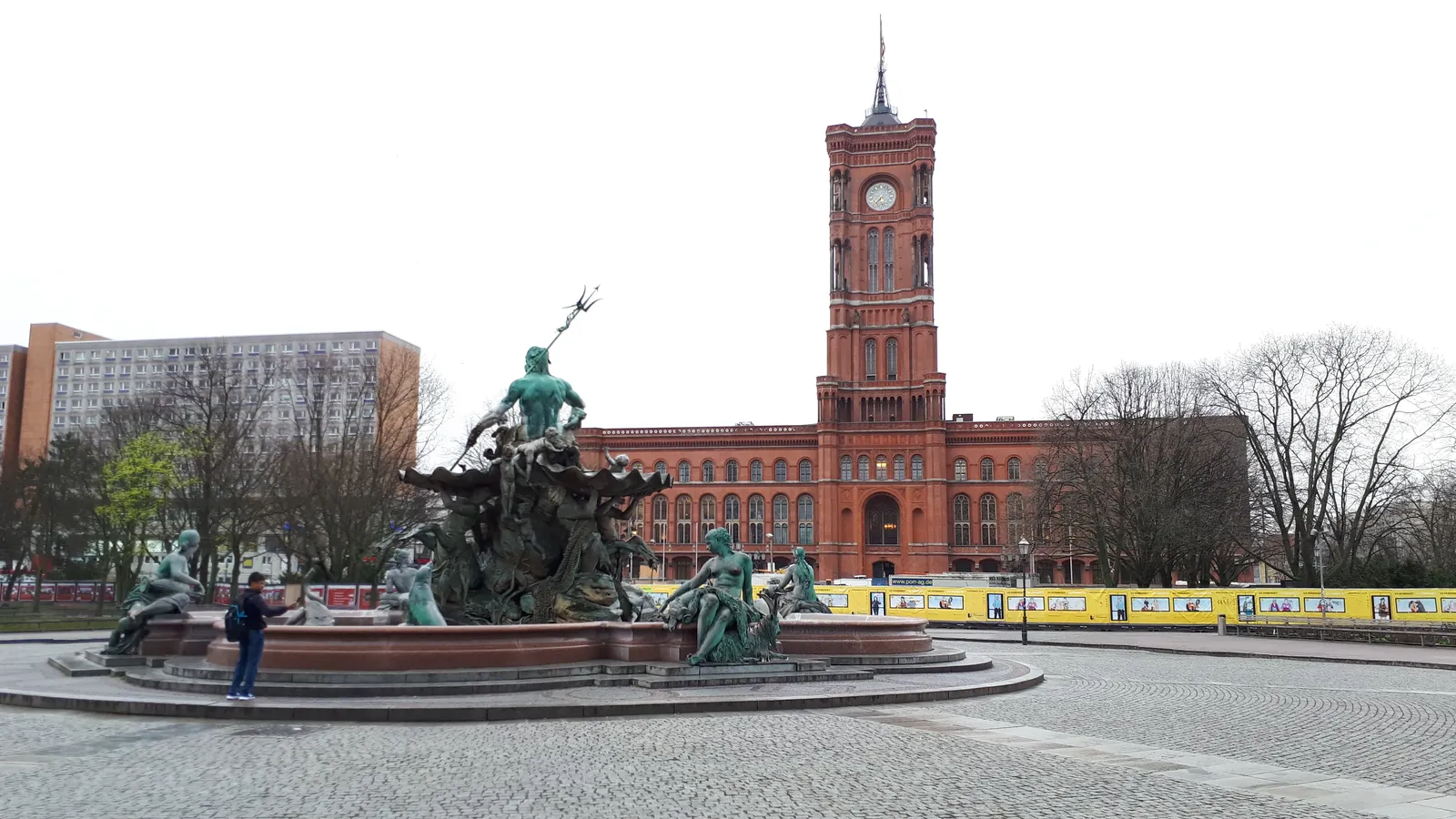 Rotes Rathaus und Neptunbrunnen - Neptunbrunnen und Rotes Rathaus