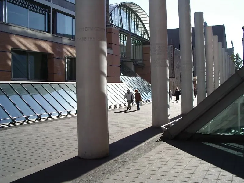 Germanisches Nationalmuseum - Nuernberg gnm haupteingang menschenrechte v nnw