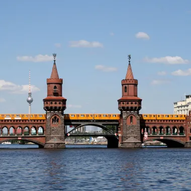 Oberbaumbrücke - Oberbaumbrücke mit U-Bahn