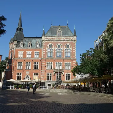 Rathaus Oldenburg - Oldenburg (Oldenburg) - Rathaus mit Platz